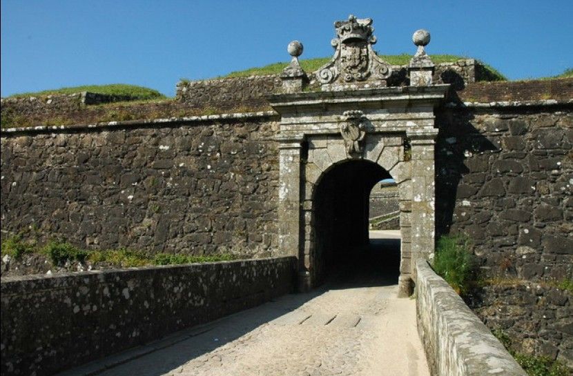 Santiago de Compostela Full-Day Tour From Porto - Inside the 11th-century cathedral