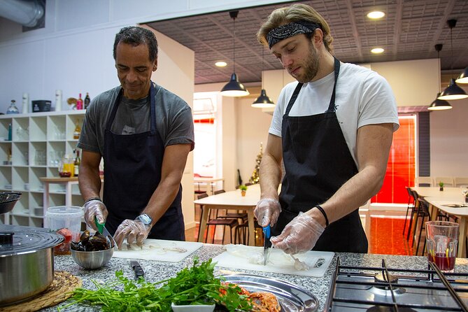 Seafood paella cooking class, tapas and visit to Ruzafa market. - Key points at a glance