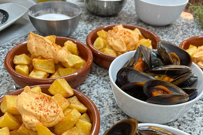 Seafood paella cooking class, tapas and visit to Ruzafa market. - Meeting at San Valero Parish at 11:00 a.m.