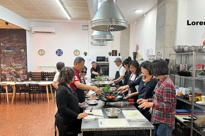 Seafood paella cooking class, tapas and visit to Ruzafa market. - Inside Mercado de Ruzafa