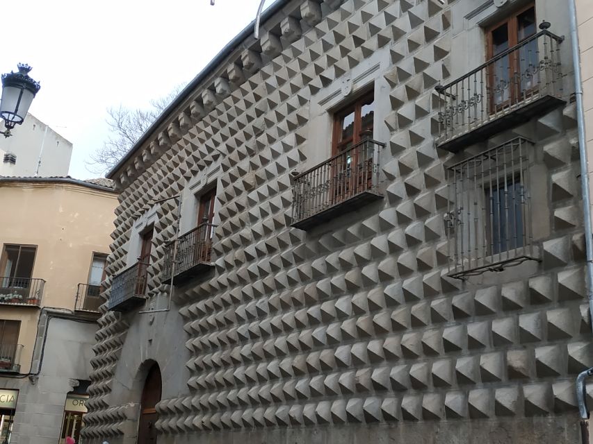 Segovia: Guided Walking Tour with Cathedral & Alcázar Entry - Casa de los Picos and the changing face of the city