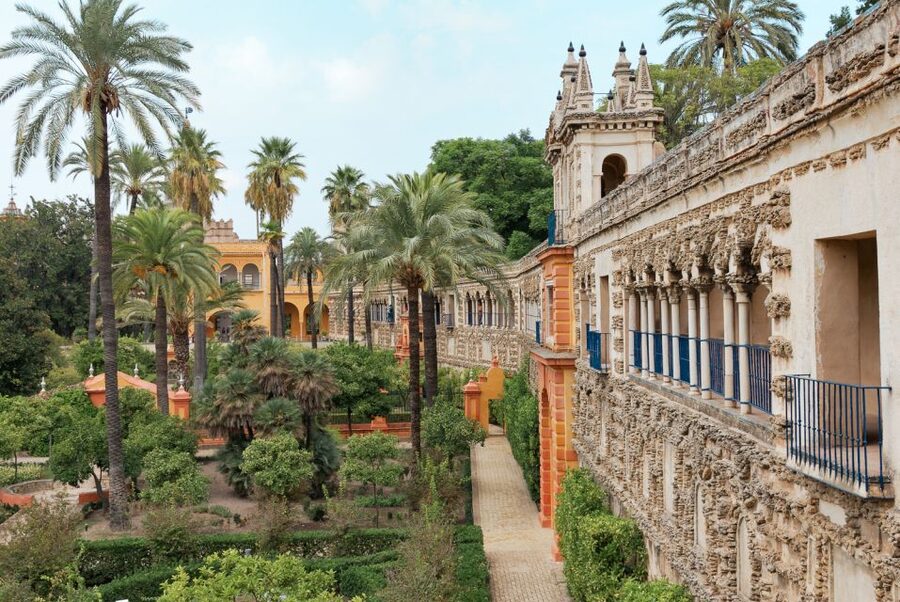 Seville: Alcázar, Cathedral & Giralda Fast Track Guided Tour - Who gets the best value from $80