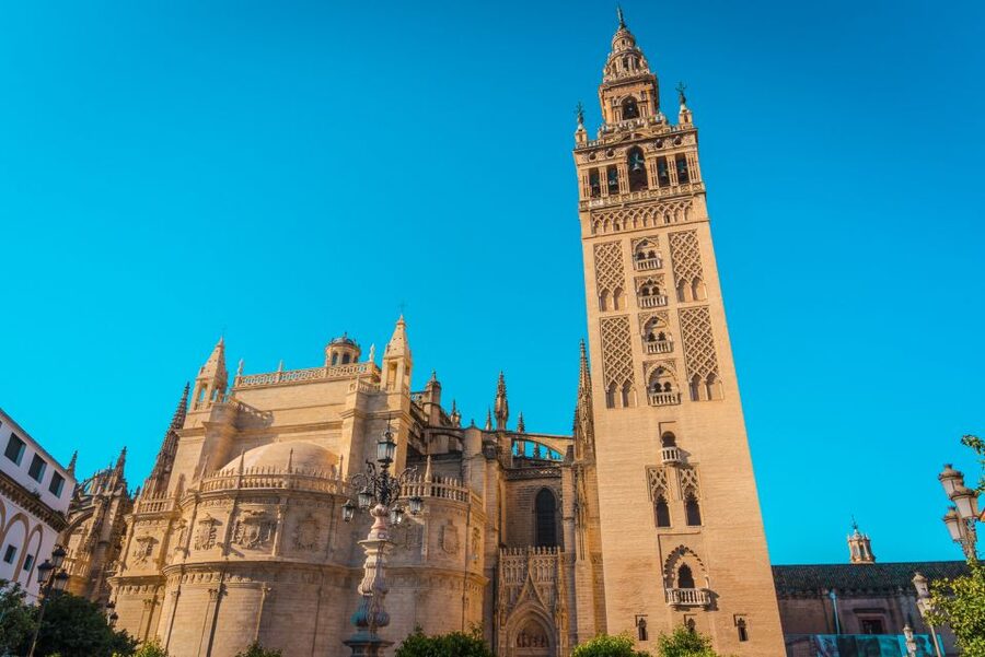 Seville: Alcázar, Cathedral & Giralda Fast Track Guided Tour - The pace, walking, and practical comfort