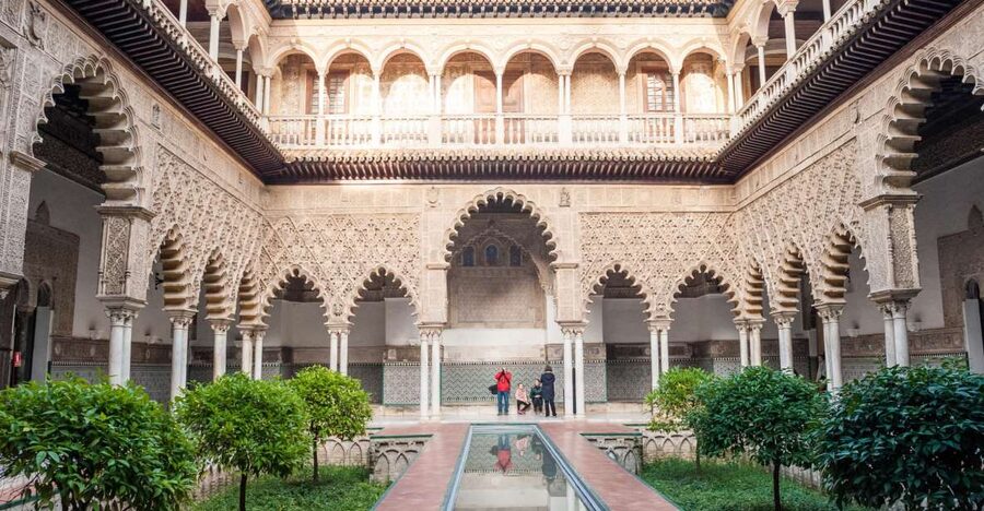 Seville: Alcázar Guided Tour - Palaces shaped by many periods