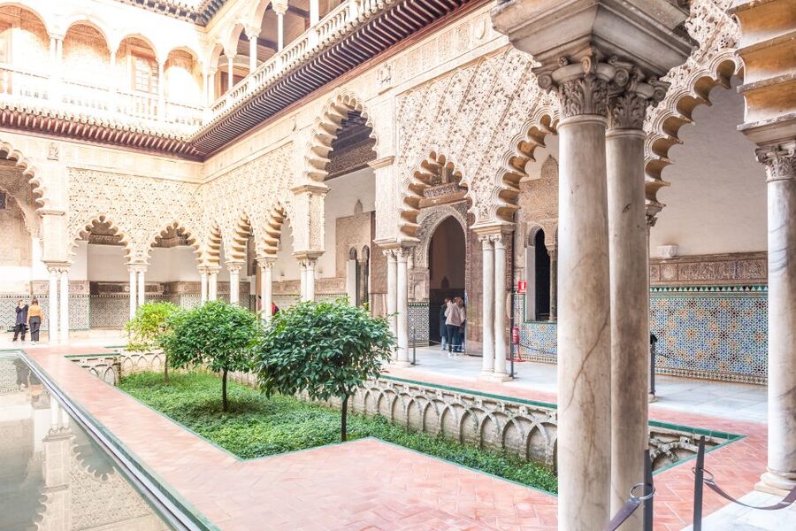 Seville: Alcázar Guided Tour - Stories that keep the tour moving