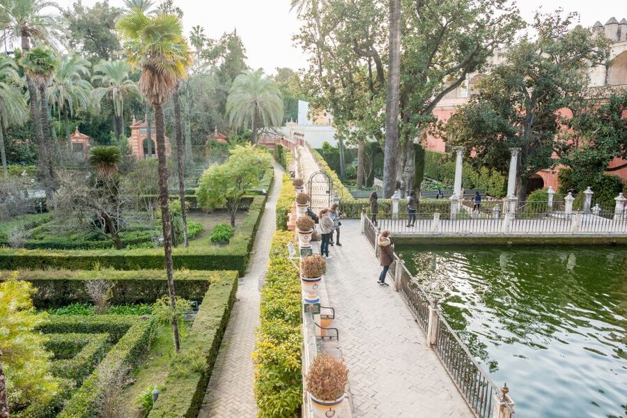Seville: Alcazar Guided Tour with Entrance - Choosing a guide language and group size
