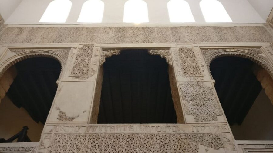 Seville: Alcázar Tour with Tickets Included - How the guides shape the experience