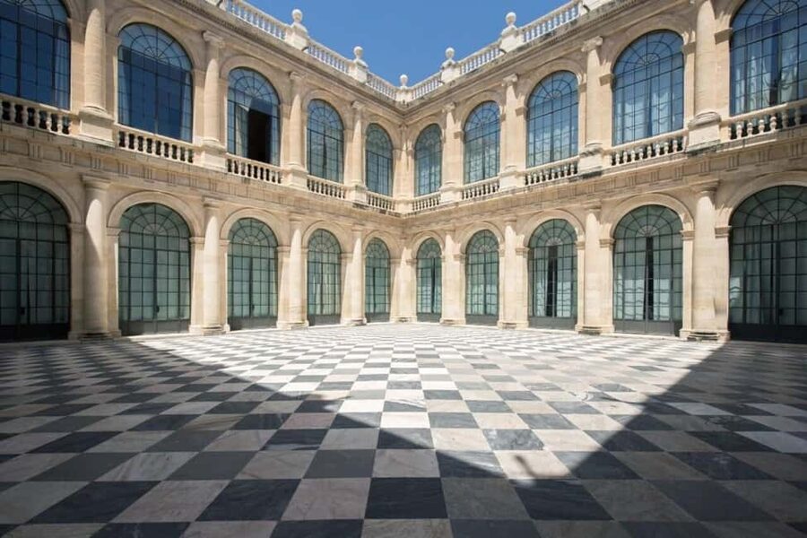 Seville: Archive of the Indies Guided Tour - Starting by the entrance stairs
