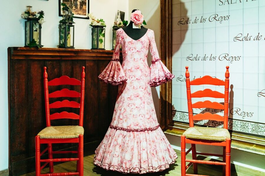 Seville: Baraka Sala Flamenca Show with Drink in Triana - Choosing between the 7:00 p.m. and 9:00 p.m. shows