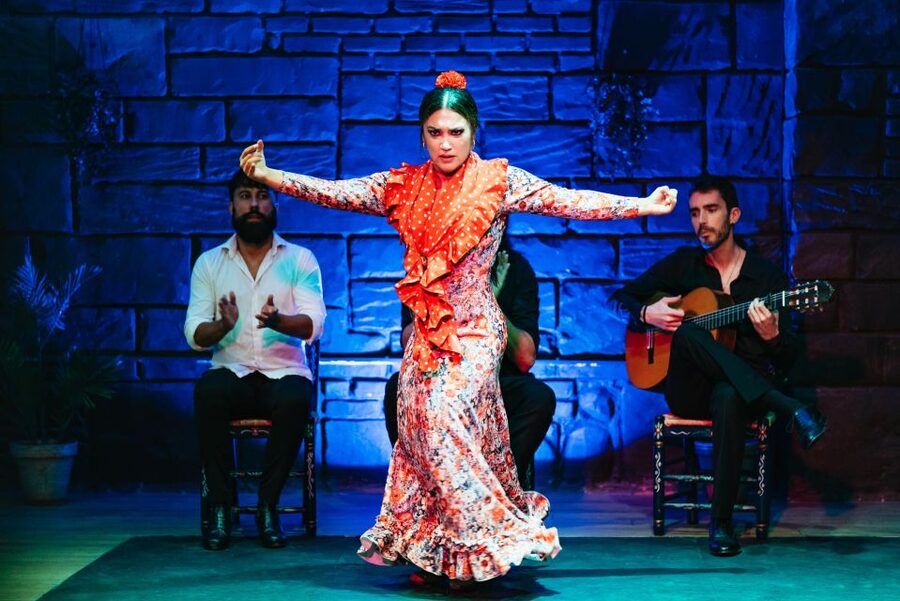 Seville: Baraka Sala Flamenca Show with Drink in Triana - Practical advice for making the evening work