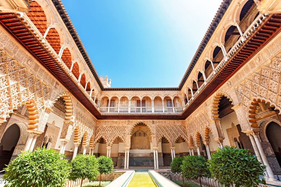 Seville: Cathedral and Alcázar Guided Tour - Why the guide matters here