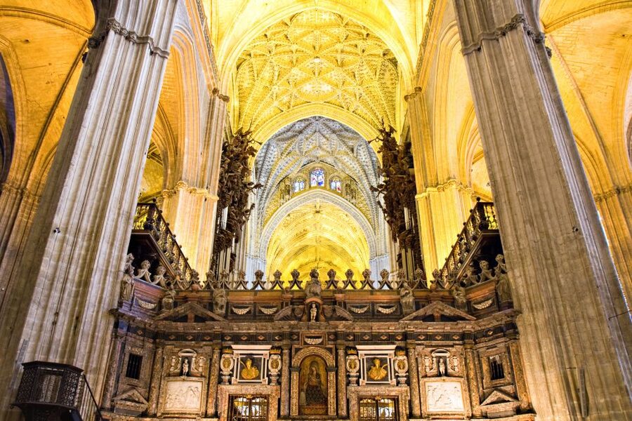 Seville: Cathedral and Alcázar Guided Tour - Clothing, identification, and access