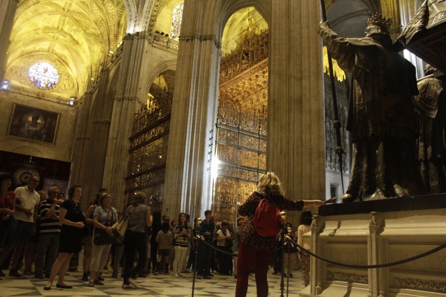 Seville: Cathedral and Giralda Skip-the-line Guided Tour - Key points at a glance