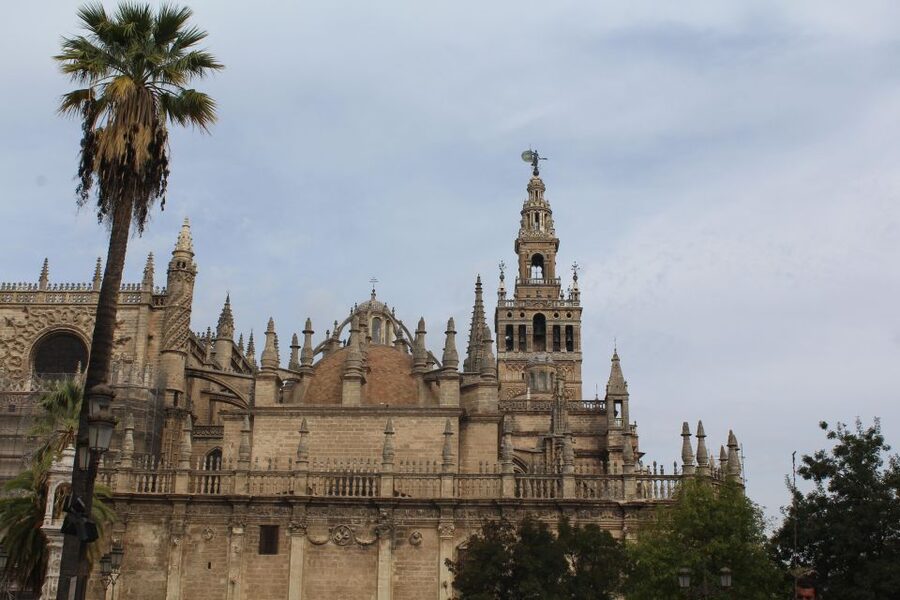 Seville: Cathedral and Giralda Skip-the-line Guided Tour - Crowds, headsets, and the tour’s weak points