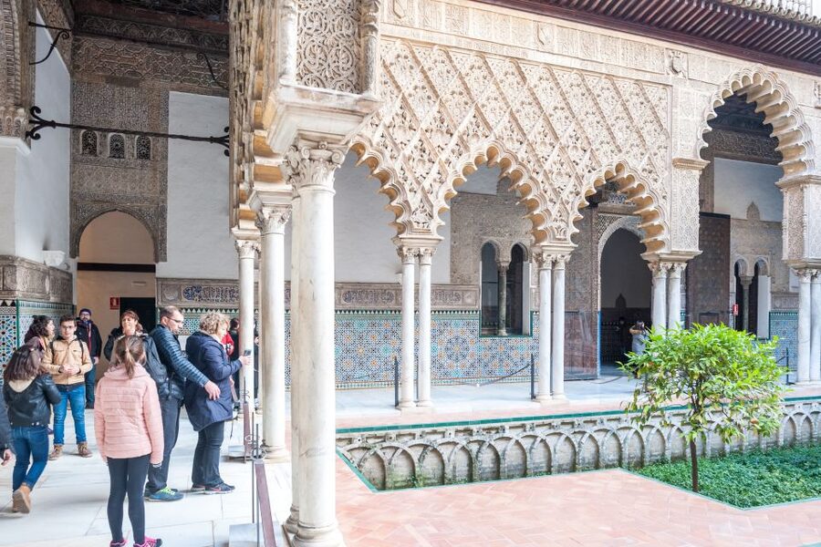Seville: Cathedral, Giralda & Alcazar Entry With Guided Tour - Why these two monuments belong together