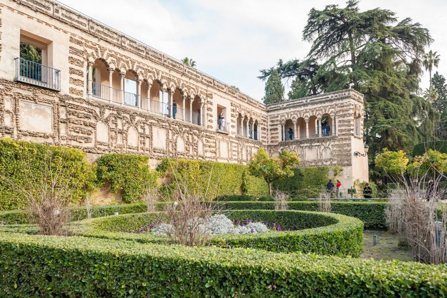 Seville: Cathedral, Giralda & Alcazar Entry With Guided Tour - The guide can make or break the experience