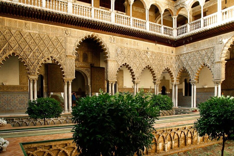 Seville: Cathedral, Giralda & Alcázar Guided Tour - The Royal Alcázar: palace rooms and changing rulers