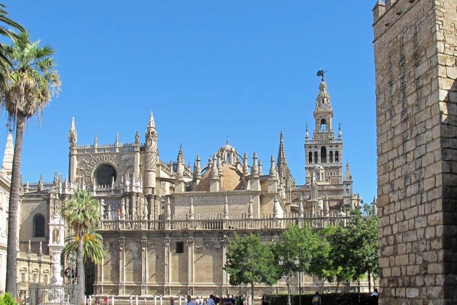 Seville: Cathedral, Giralda & Alcázar Guided Tour - Alcázar gardens: time to look around