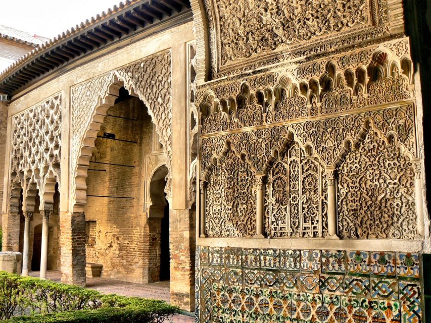 Seville: Cathedral, Giralda & Alcázar Guided Tour - Guide quality is the main value