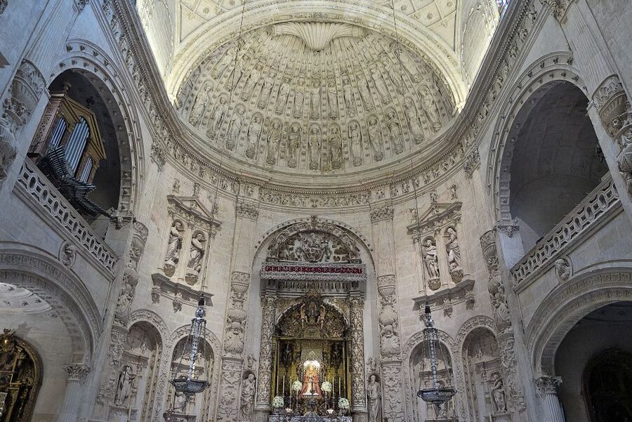 Seville: Cathedral, Giralda, and Alcazar Guided Tour - A short break between the big sights