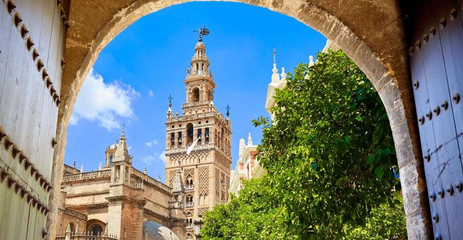 Seville: Cathedral, Giralda, and Alcazar Guided Tour - Seville Cathedral and the story beneath it