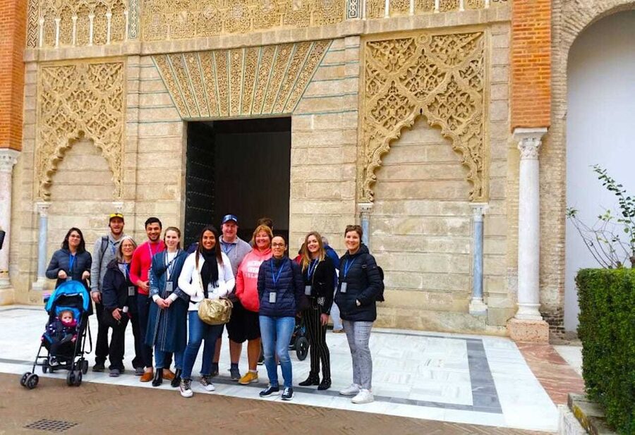 Seville: Cathedral, Giralda, and Royal Alcázar Guided Tour - Meeting points, language, and entry rules