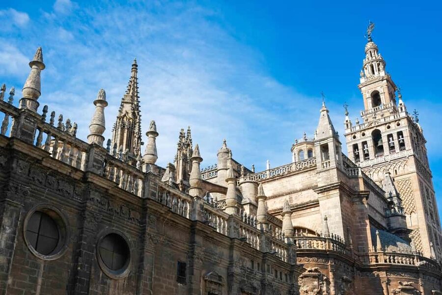 Seville: Cathedral Guided Tour with Optional Alcázar - Why Seville Cathedral deserves a guided visit