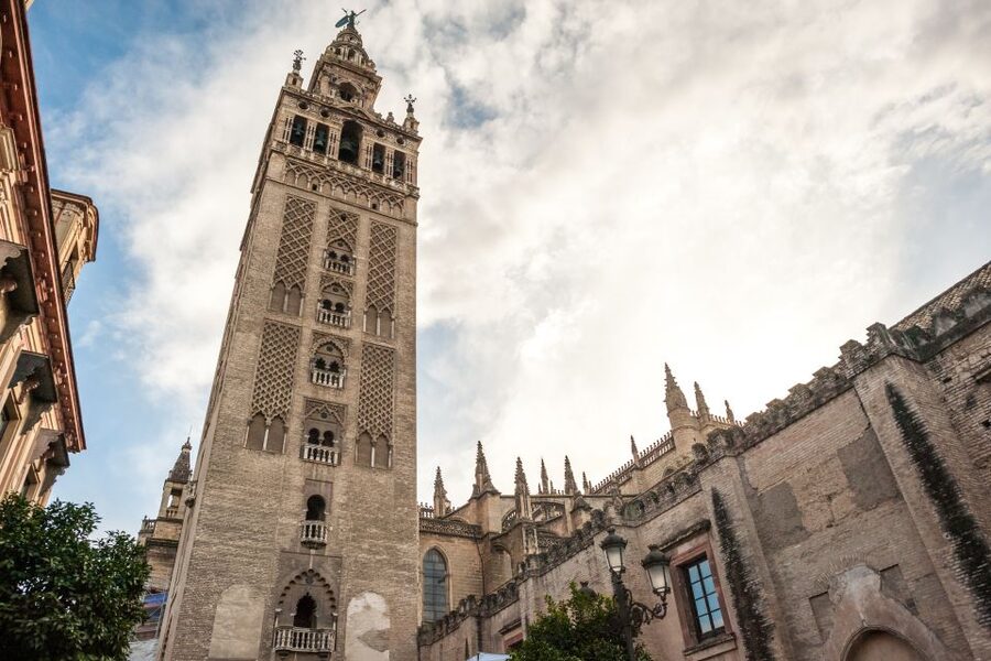 Seville: Cathedral Guided Tour with Priority Access - How the one-hour format works