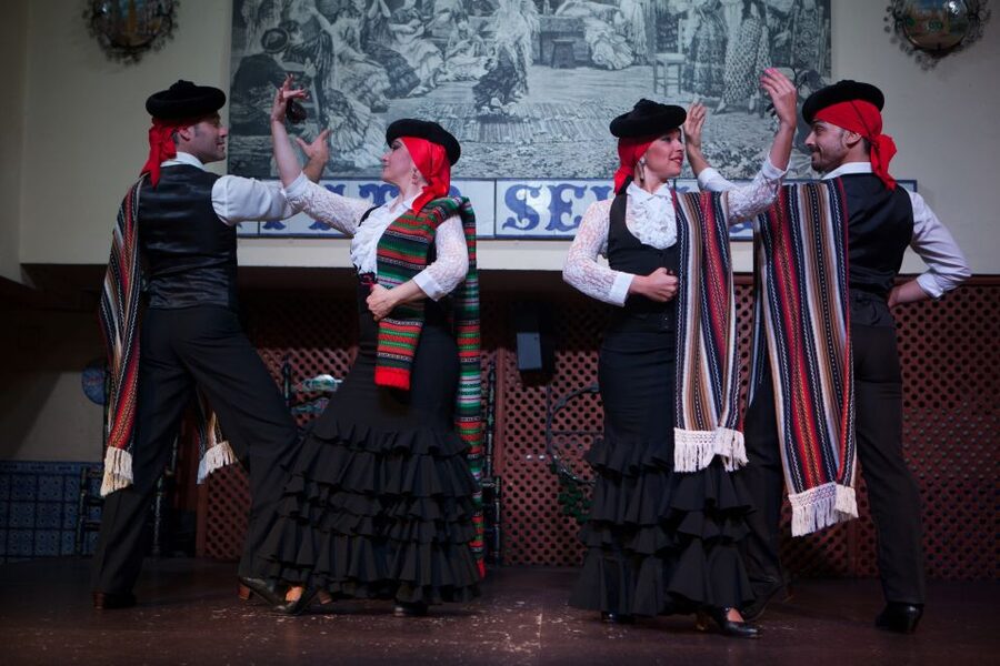 Seville: El Patio Sevillano Flamenco Show Ticket & Dinner - What El Patio Sevillano offers in 75 minutes
