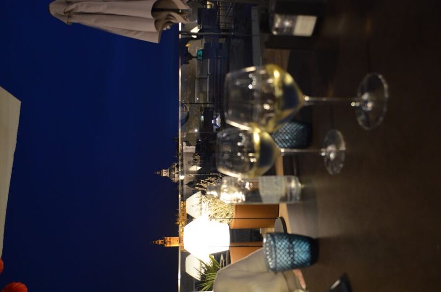 Seville: Flamenco Show & Roof Dinner with Cathedral Views - What the cocktail adds to the show