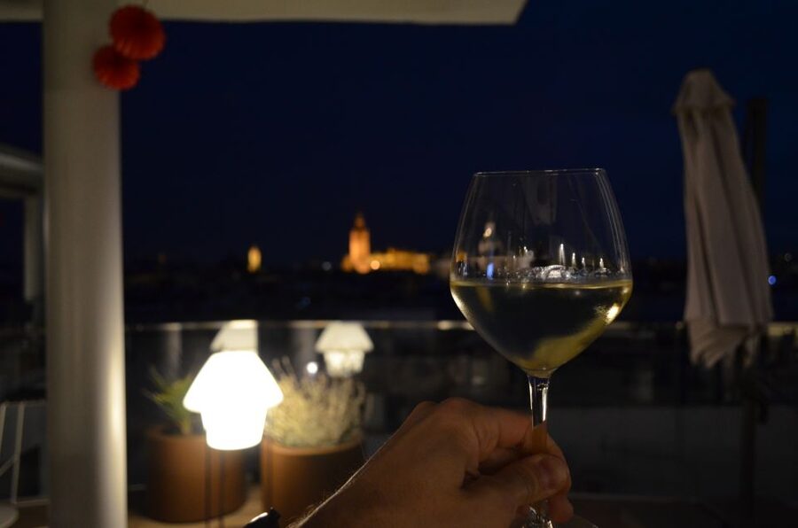 Seville: Flamenco Show & Roof Dinner with Cathedral Views - How the timing shapes the night