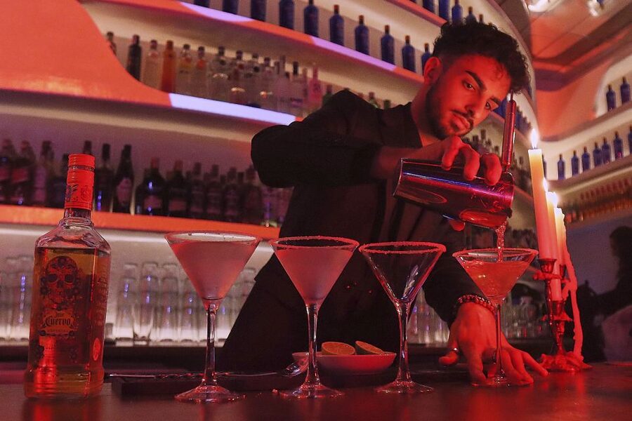 Seville: Flamenco Show Ticket at Tablao Flamenco Las Setas - The cocktail and tapas packages