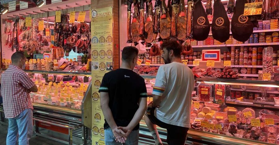 Seville: Flavors of Andalucía Guided Food Tour with Tastings - Finding the start beside Puente Isabel II