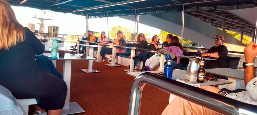 Seville: Guadalquivir Boat Tour with Optional Lunch/Dinner - Food, service, and the small personal touches