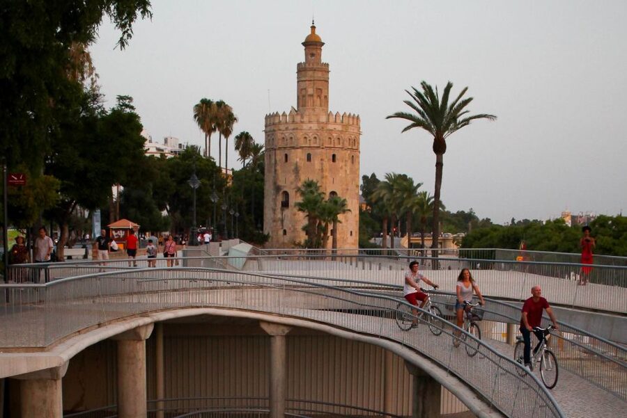 Seville: Guided Sunset Bike Tour - Plaza de España and the open spaces of Seville