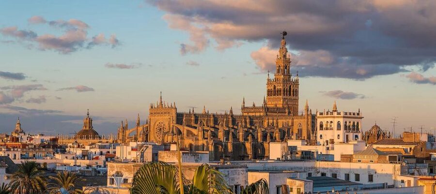 Seville: Guided Tour with Cathedral & Giralda Entrance - Inside the cathedral: what the 75 minutes give you