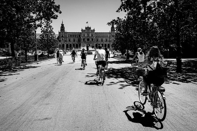 Seville Highlights Bike Tour (English) - Guides who make the history easier to follow