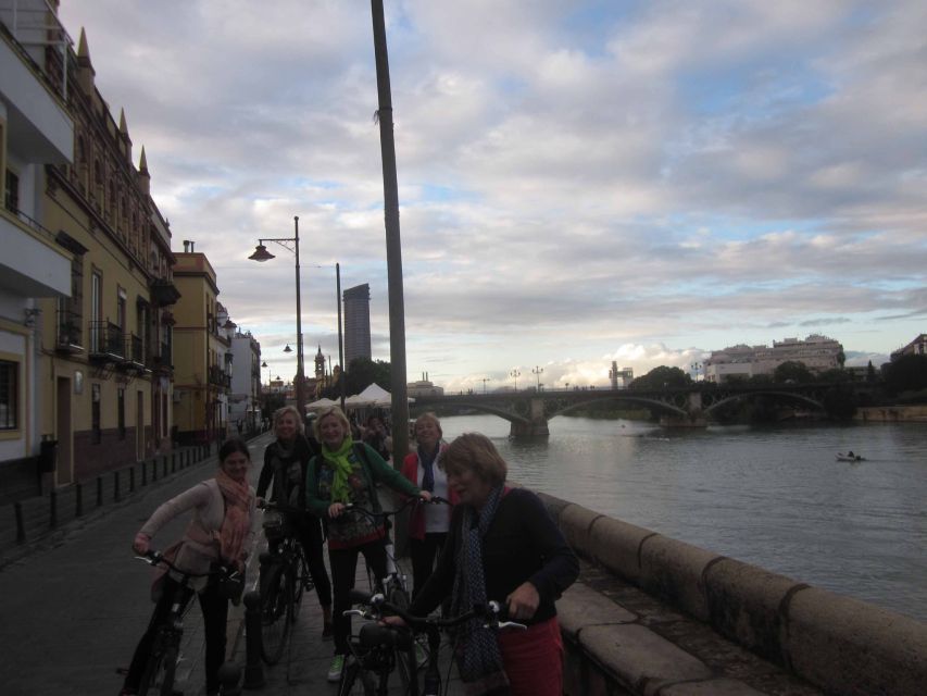 Seville: Highlights City Bike Tour - Seville Cathedral and the Alcázar from the outside