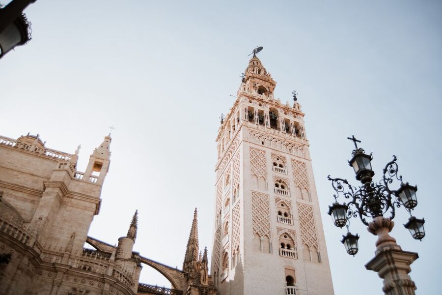 Seville Jewish Quarter walking tour: Santa Cruz District - Why Santa Cruz works best with a guide