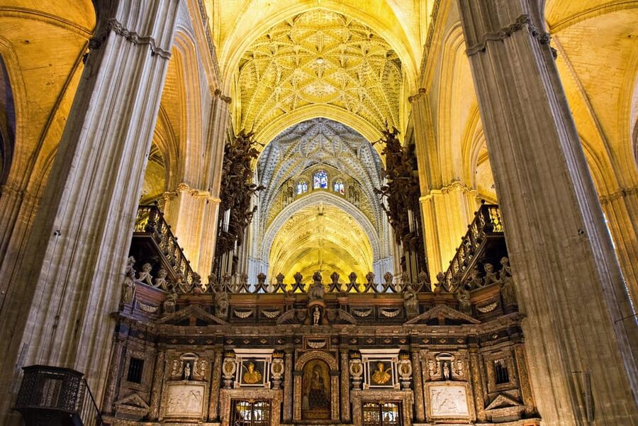 Seville: Priority Access Cathedral & Giralda Tour - Who should book this tour?