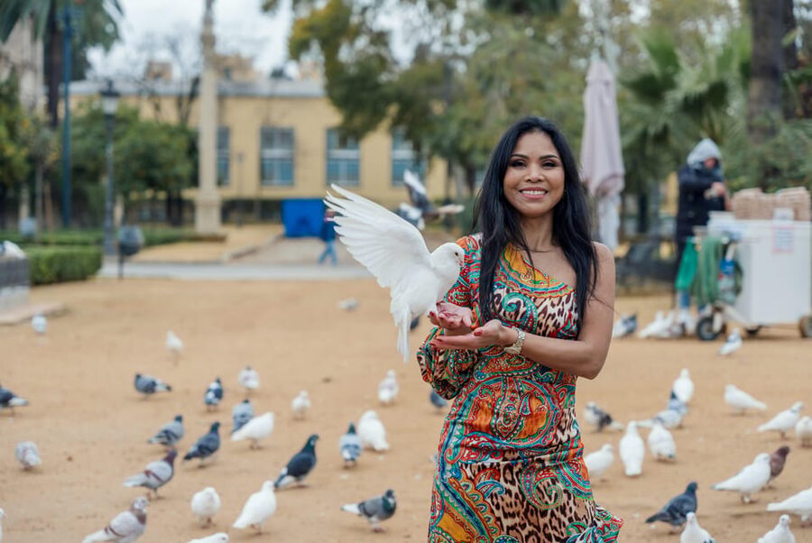 Seville: Professional Photoshoot at Plaza de España - Starting at Torre Norte, then moving through the plaza