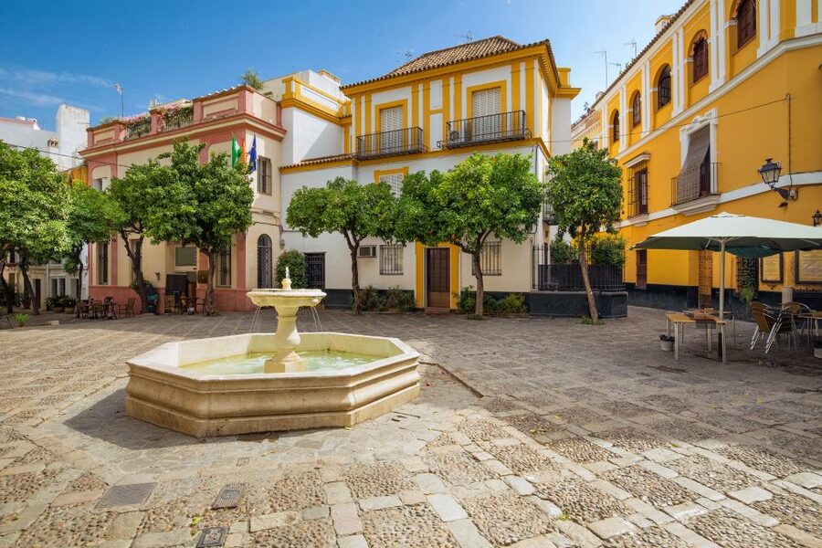 Seville: Relaxing City Bike Tour with a Tour Guide - Starting in Barrio Santa Cruz
