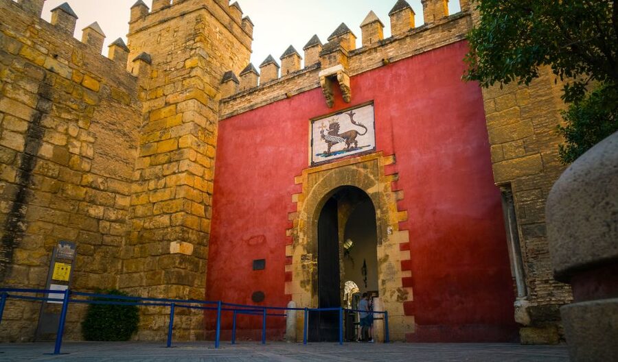 Seville: Royal Alcázar Skip-the-Line Tour by Local Experts - Why the Alcázar needs a guide