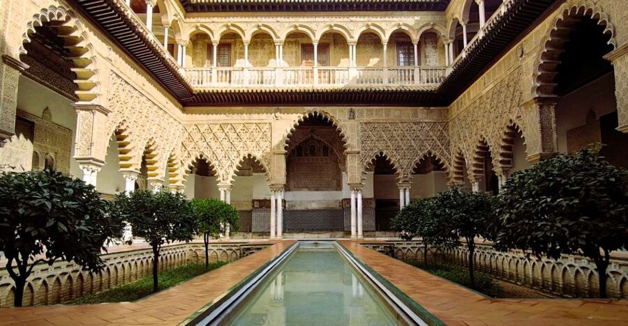 Seville: Small-Group Alcázar Guided Tour & Entry Ticket - Getting through the entrance checks