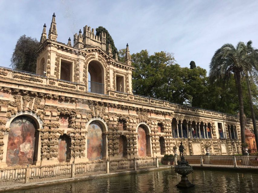 Seville: Small-Group Alcázar Guided Tour & Entry Ticket - Why the small group matters