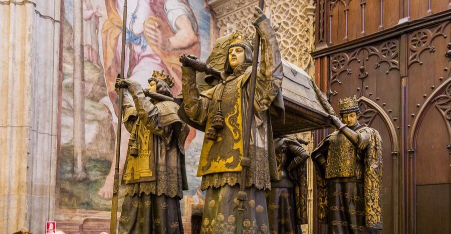 Seville: Small-Group Cathedral and Giralda Tour with Tickets - Why Seville Cathedral deserves a guided visit