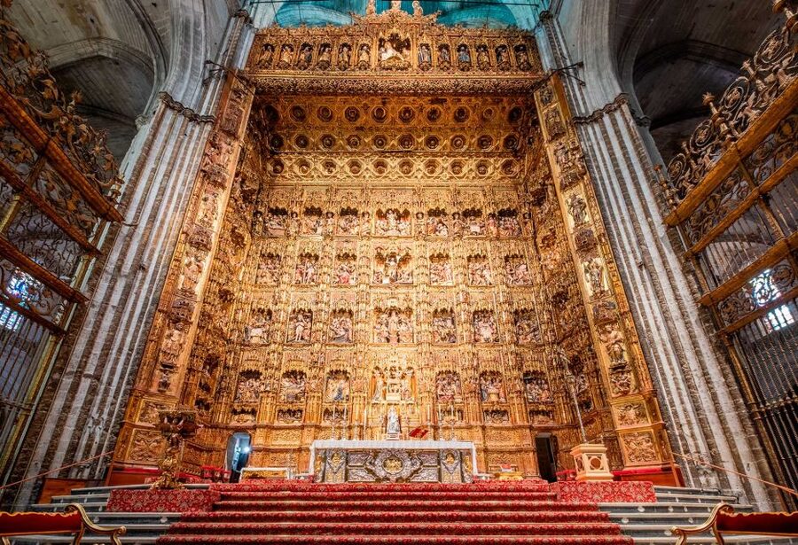 Seville: Small-Group Cathedral and Giralda Tour with Tickets - Climbing the Giralda on 34 ramps