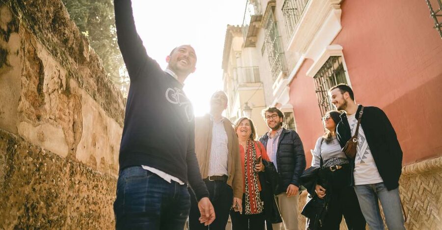 Seville: Small-Group Jewish Quarter Discovery Walking Tour - The guides are the main attraction