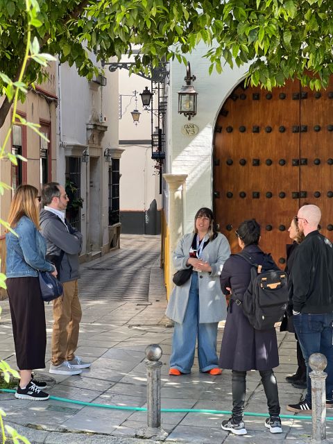 Seville: Small Group Jewish Quarter Tour with Tapas & Drinks - Plaza del Triunfo and Patio de Banderas