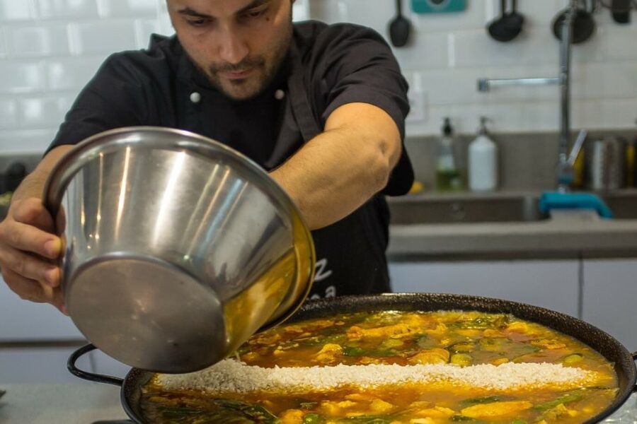 Seville: Spanish Cooking Class with Dinner - Key points at a glance